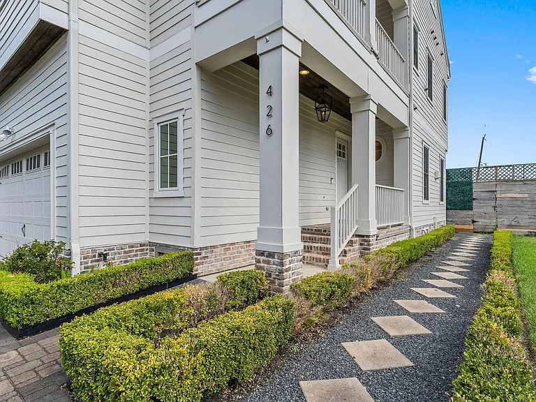 426 Marshall St — Photo 8
