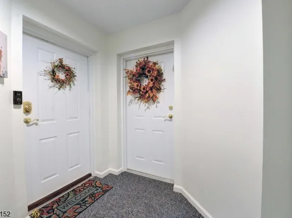 19 Crystal Ln, Paterson City, NJ 07501