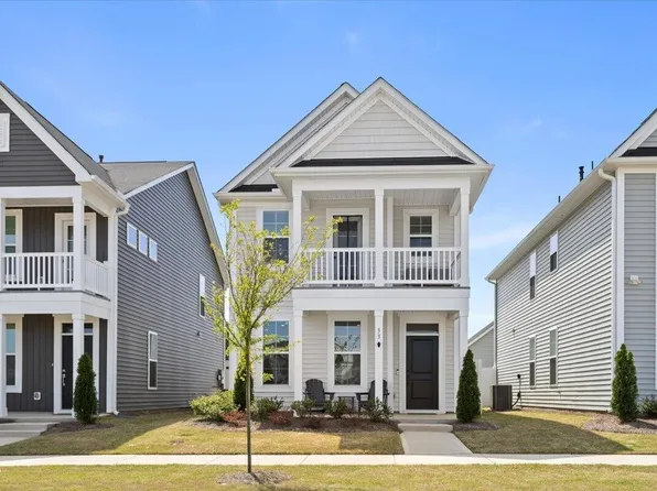 33 Pear Blossom Pkwy, Clayton, NC 27520