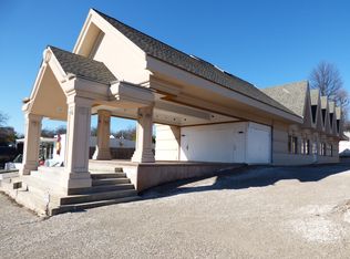 8627 Watson Rd, Saint Louis, MO 63119