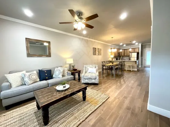 1806 E Brookview Dr, Siloam Springs, AR 72761