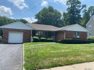 166 Woodbury Rd, Huntington, NY 11743