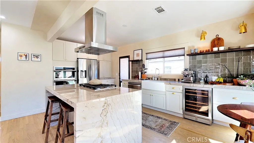 2 bed, 970 sqft, $5,000 — Photo 1