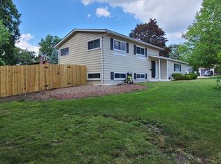 24 Big Oaks Rd, Streamwood, IL 60107