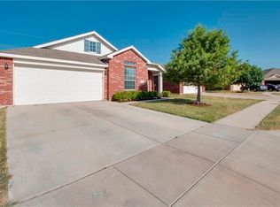 6313 Stone Lake Dr, Fort Worth, TX 76179