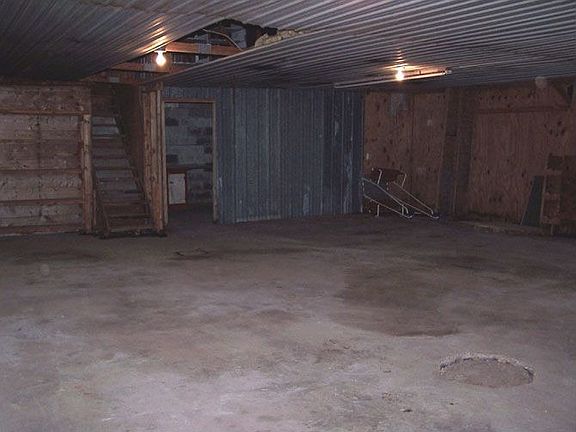 garage inside facing workshop