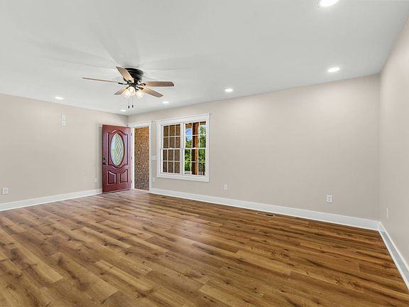5th image of 803 Red Rd