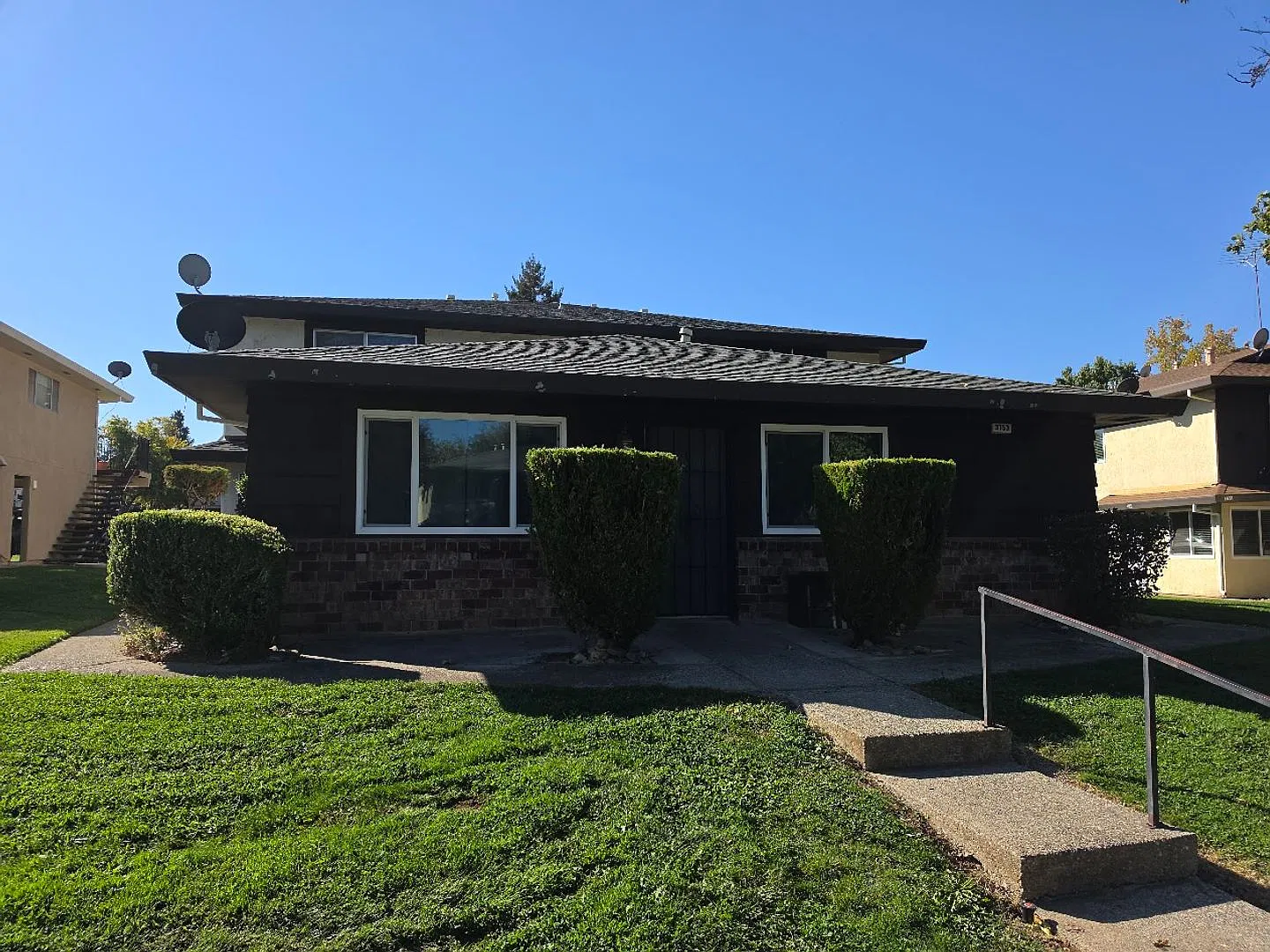 2 Bed / 1 Bath | 803 sq ft | $1,800/mo — Photo 1