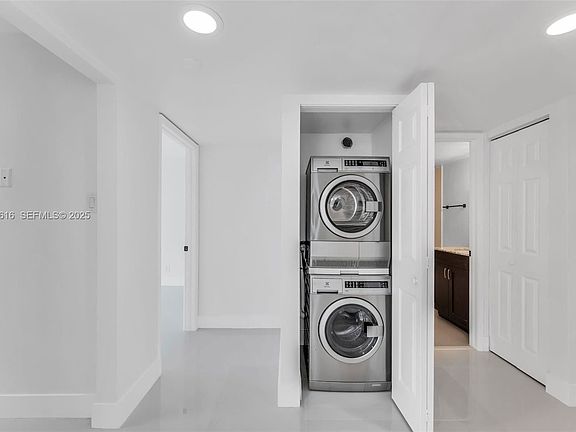 3rd image of 770 Claughton Island Dr Penthouse 14