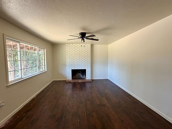 5th image of 1225 E Sussex Way