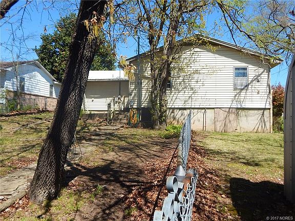3rd image of 812 E Pierce Ave