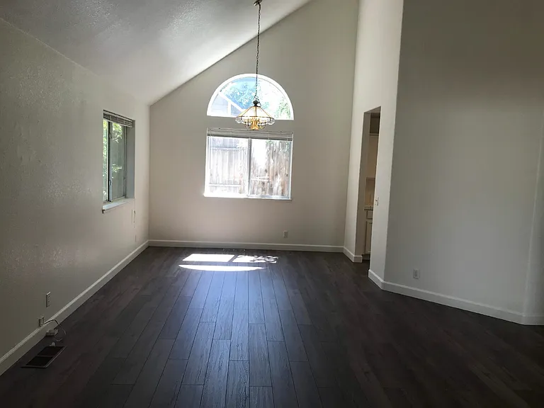 494 Len Cir — Photo 12