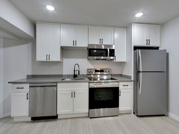2nd image of 1220 Hayes St #B