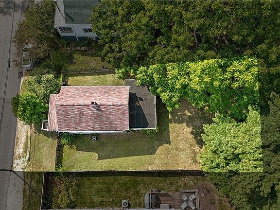 2nd image of 2872 Cedar St