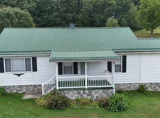 631 N Sand Branch Rd, Mount Hope, WV 25880
