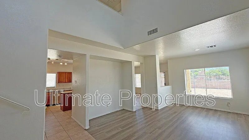 4 bed, 2.5 bath, 2119 sqft, $2,195 — Photo 4
