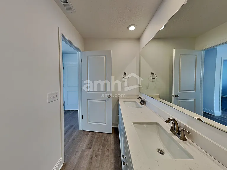 1076 Broyles Xing — Photo 13