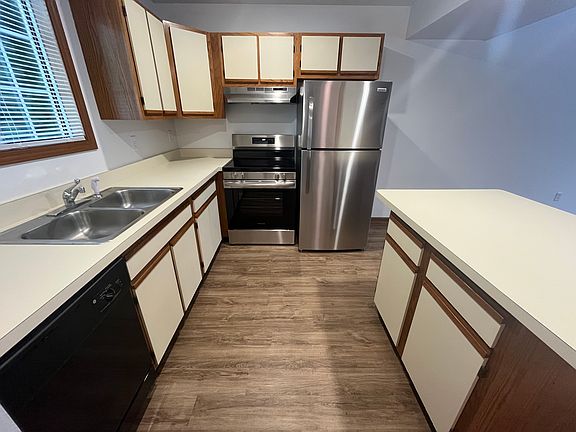 3rd image of 2 S Division Ave APT 17