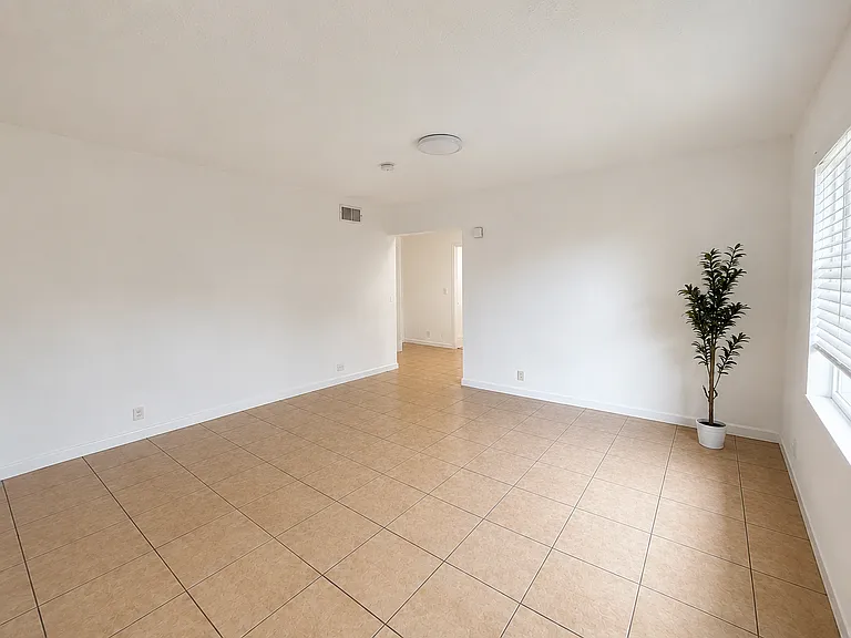 2519 Pierce St #10 — Photo 3