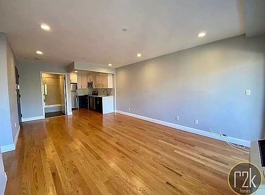 3rd image of 23-23 Astoria Blvd #6F