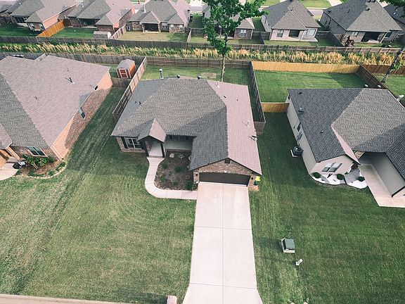 3rd image of 9409 Oak Forest Ln