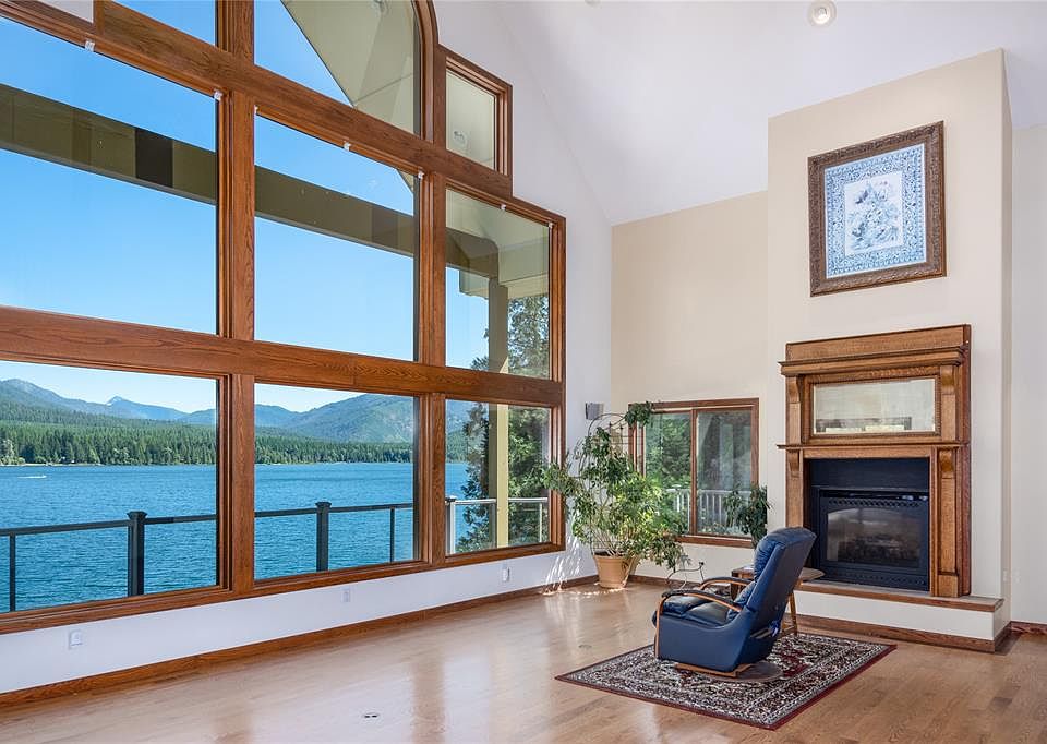 1st image of 10 Northshore Dr