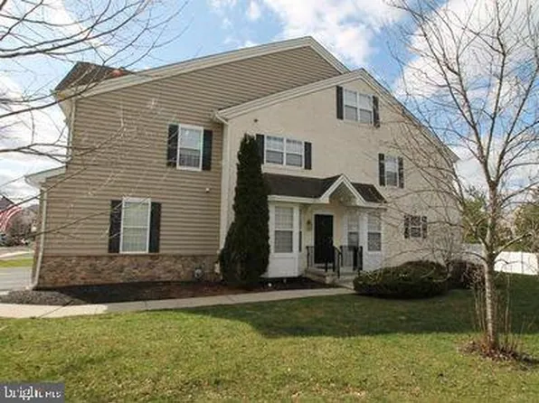 62 Brecknock Ct, Newtown, PA 18940