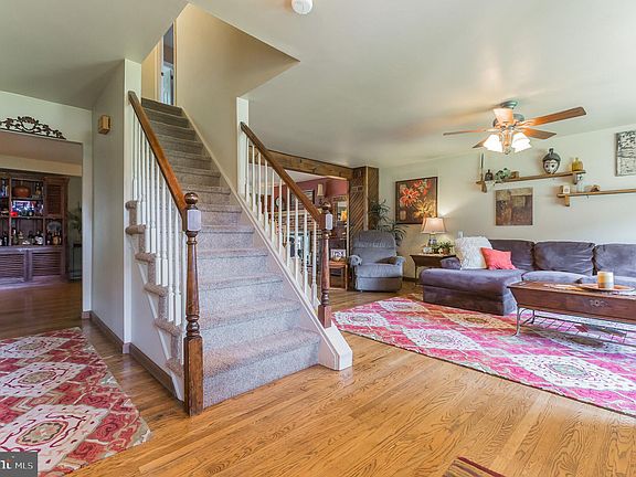 3rd image of 25 Lehigh Dr