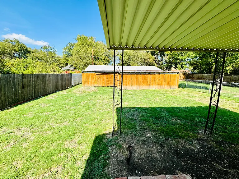 1909 Ross Ave — Photo 11