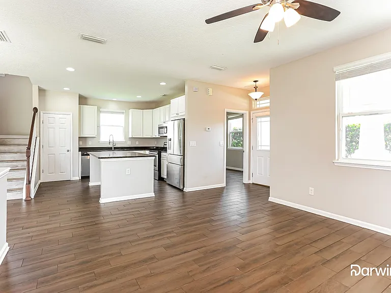 338 Vineyard Ln — Photo 4