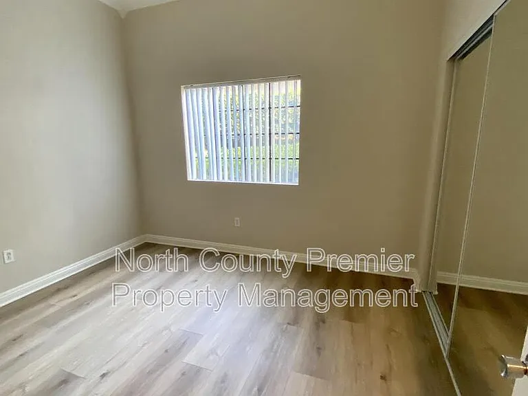 2850 Englewood Way — Photo 6