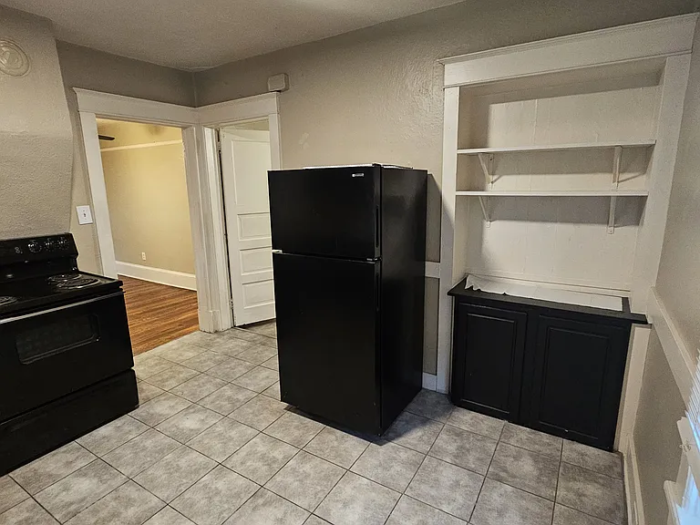 2840 Benton St — Photo 7