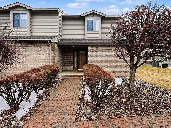 2nd image of 37 Harbour View Point