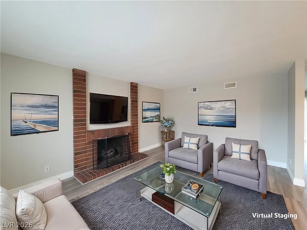 3 bed, 2.0 bath, 1420 sqft, $2,150 — Photo 3