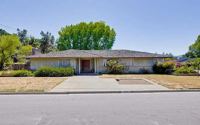 19540 Scotland Dr photo 1