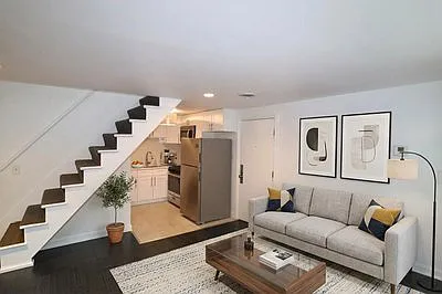 2540 N Southport Ave #2R — Photo 3