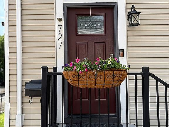 3rd image of 727 Dalton St
