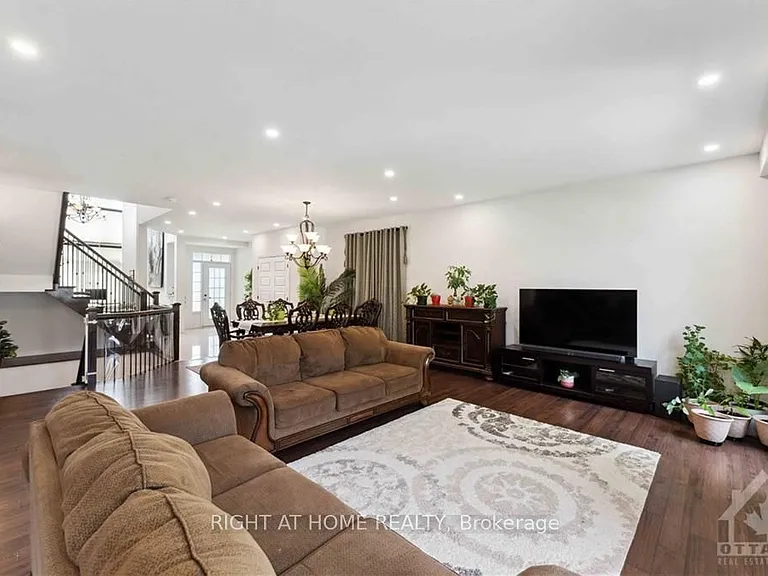 546 Peerless St — Photo 4