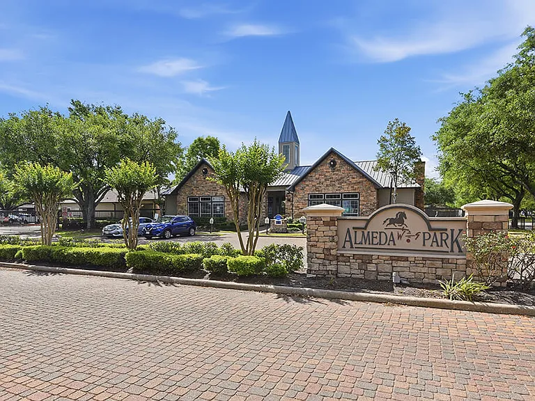 Almeda Park Apartments — Photo 25