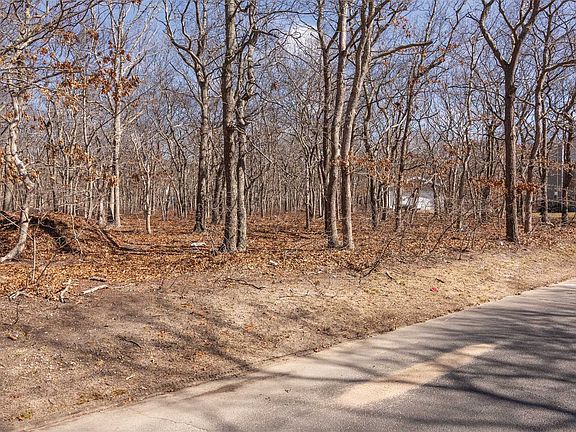 2nd image of 14 Amagansett Dr E