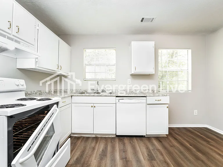 1312 Mill Lake Cir — Photo 6