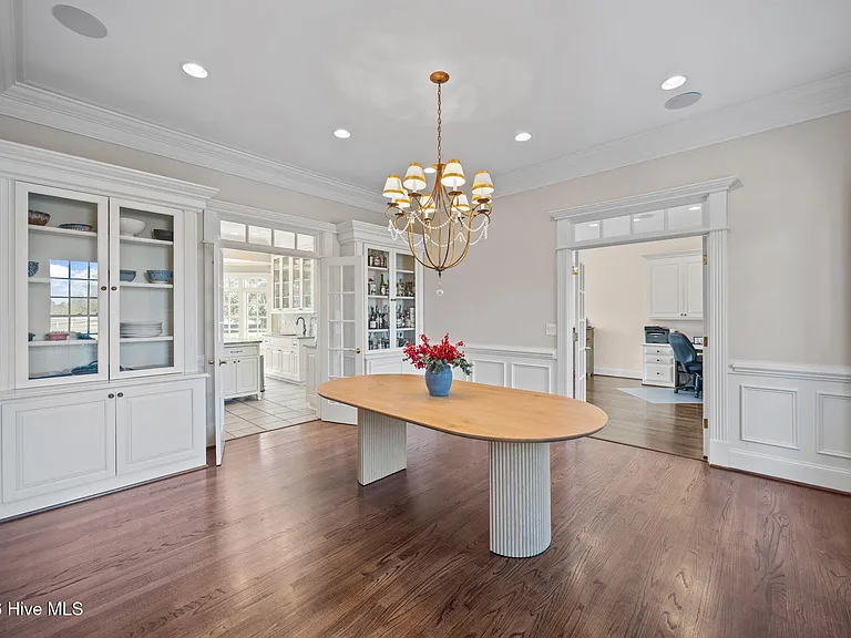 Lexington Dr — Photo 8