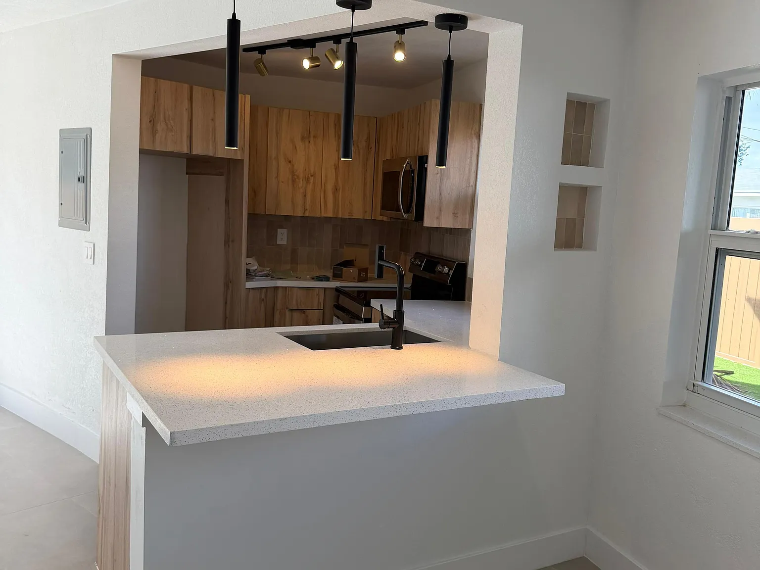 2 bed, 750 sqft, $2,100 — Photo 3