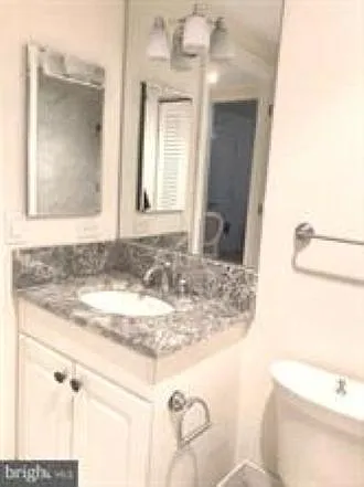 1701 Locust St — Photo 5