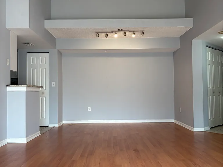 900 Crestwood Ct S #907 — Photo 17