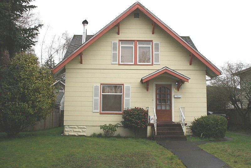 1st image of 208 6th Ave NW