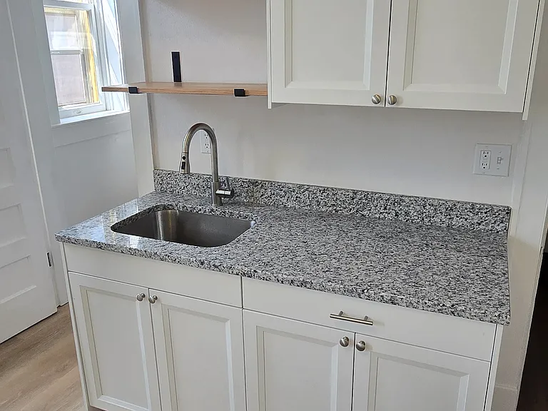 218B N Jackson St #B — Photo 4