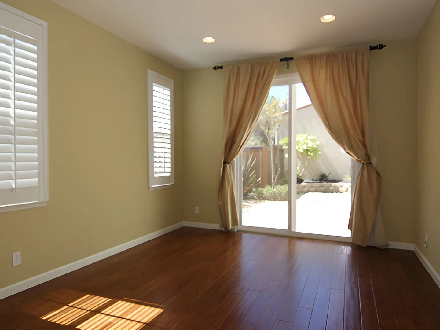 Lovely 3 Bedroom, 2.5 bath, 2-Car Garage, Gale Ranch in San Ramon! — Photo 3