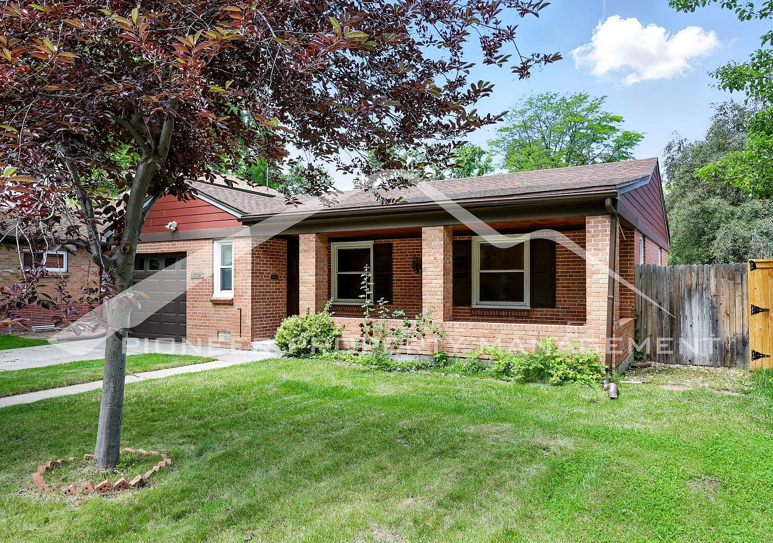 Charming Home with Washer/Dryer and Fenced Yard — Photo 2