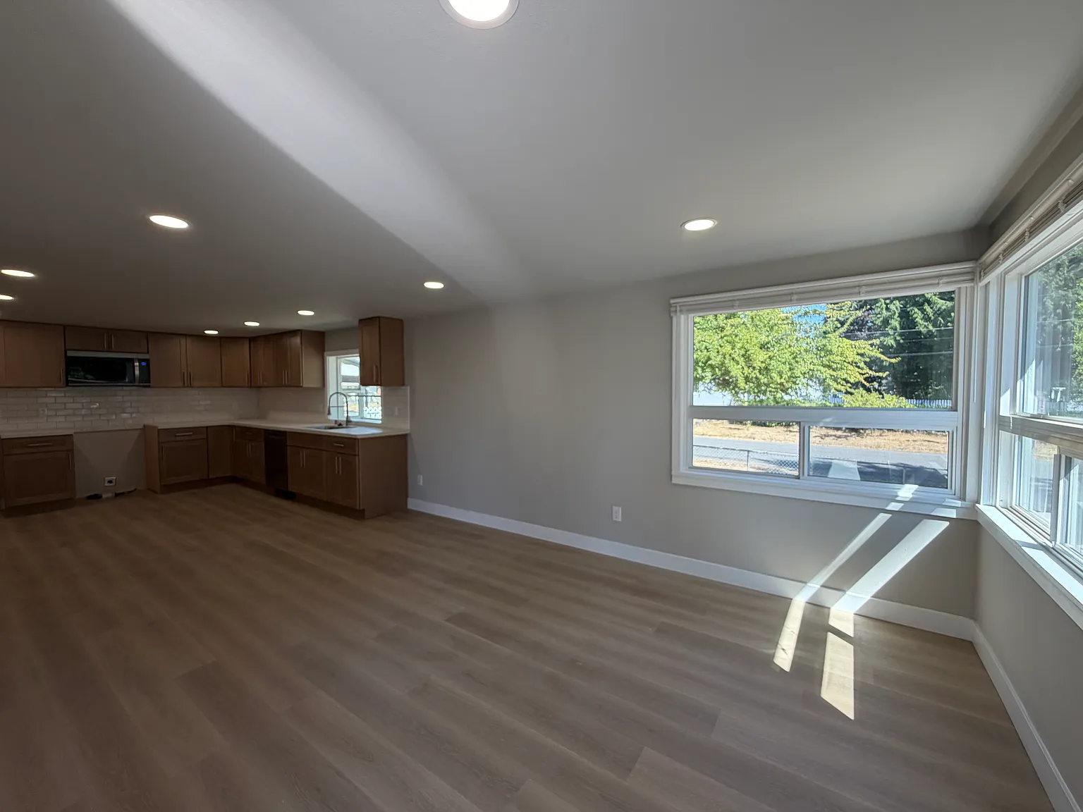 3 bed, 920 sqft, $2,900 — Photo 2